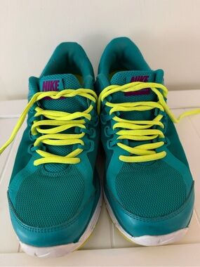 Nike Teal lunarlon Athletic Shoes with Neon Yellow Laces 8.5